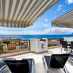 Ocean Panorama - 3 Ac Bedrooms, Private Garage, Pool, 2 Bathrooms, Tv Channels Apartman