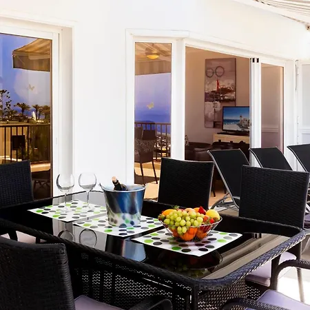 Ocean Panorama - 3 Ac Bedrooms, Private Garage, Pool, 2 Bathrooms, Tv Channels