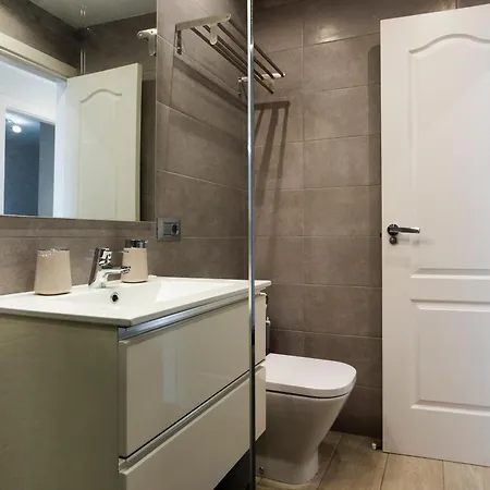 Ocean Panorama - 3 Ac Bedrooms, Private Garage, Pool, 2 Bathrooms, Tv Channels