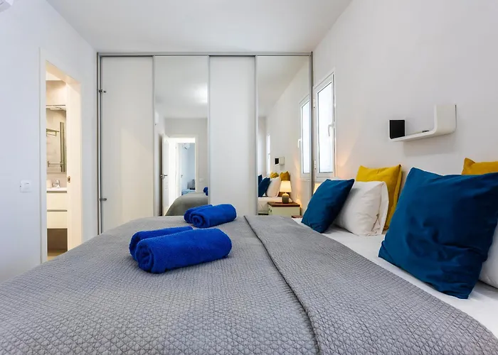 Ocean Panorama - 3 Ac Bedrooms, Private Garage, Pool, 2 Bathrooms, Tv Channels *