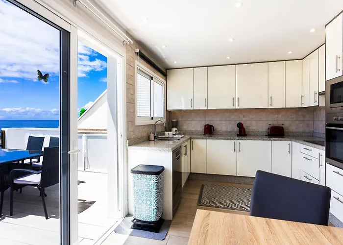 Ocean Panorama - 3 Ac Bedrooms, Private Garage, Pool, 2 Bathrooms, Tv Channels