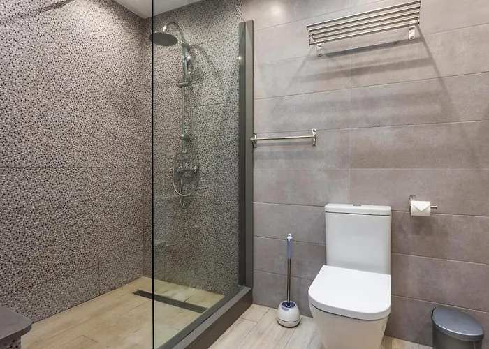 Ocean Panorama - 3 Ac Bedrooms, Private Garage, Pool, 2 Bathrooms, Tv Channels 아파트 *