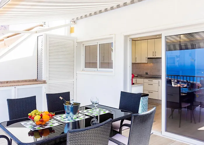 Ocean Panorama - 3 Ac Bedrooms, Private Garage, Pool, 2 Bathrooms, Tv Channels 아파트 *