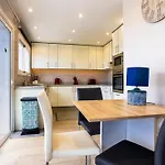 Appartement Ocean Panorama - 3 Ac Bedrooms, Private Garage, Pool, 2 Bathrooms, Tv Channels *