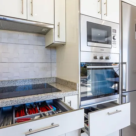 Appartamento Ocean Panorama - 3 Ac Bedrooms, Private Garage, Pool, 2 Bathrooms, Tv Channels *