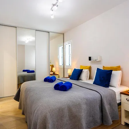 Ocean Panorama - 3 Ac Bedrooms, Private Garage, Pool, 2 Bathrooms, Tv Channels Apartamento