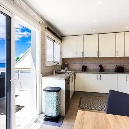 Ocean Panorama - 3 Ac Bedrooms, Private Garage, Pool, 2 Bathrooms, Tv Channels