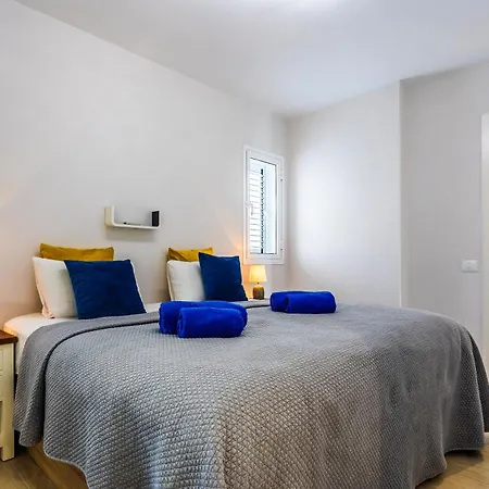 Ocean Panorama - 3 Ac Bedrooms, Private Garage, Pool, 2 Bathrooms, Tv Channels