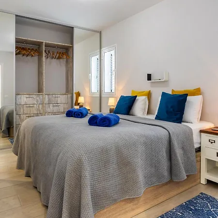 Ocean Panorama - 3 Ac Bedrooms, Private Garage, Pool, 2 Bathrooms, Tv Channels *