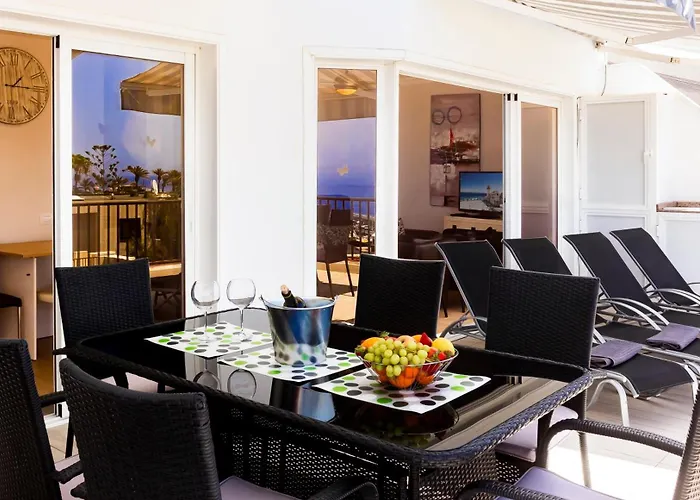 Ocean Panorama - 3 Ac Bedrooms, Private Garage, Pool, 2 Bathrooms, Tv Channels