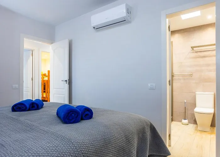 Ocean Panorama - 3 Ac Bedrooms, Private Garage, Pool, 2 Bathrooms, Tv Channels *