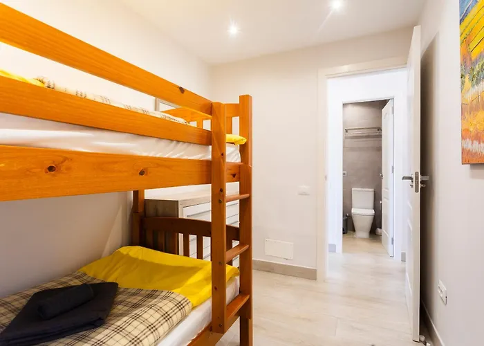 Ocean Panorama - 3 Ac Bedrooms, Private Garage, Pool, 2 Bathrooms, Tv Channels *