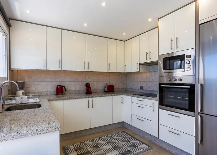 Ocean Panorama - 3 Ac Bedrooms, Private Garage, Pool, 2 Bathrooms, Tv Channels