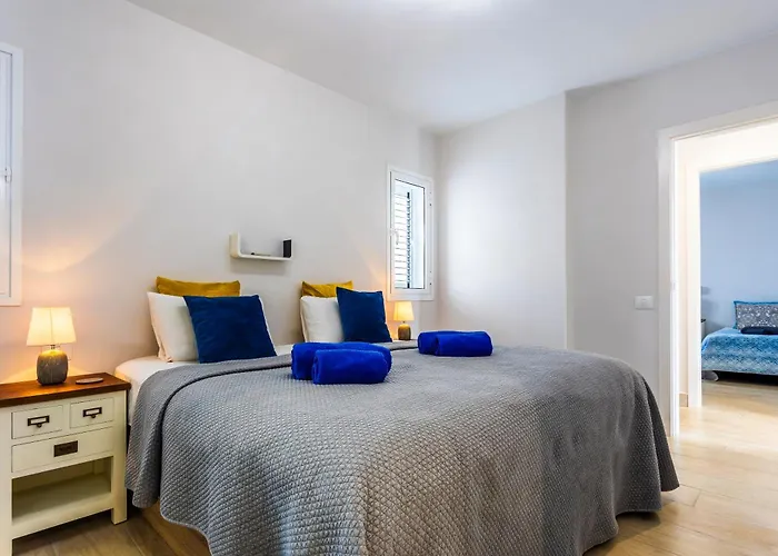 Ocean Panorama - 3 Ac Bedrooms, Private Garage, Pool, 2 Bathrooms, Tv Channels