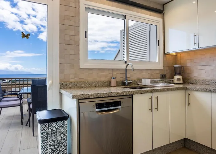 Ocean Panorama - 3 Ac Bedrooms, Private Garage, Pool, 2 Bathrooms, Tv Channels Apartment Acantilado de los Gigantes