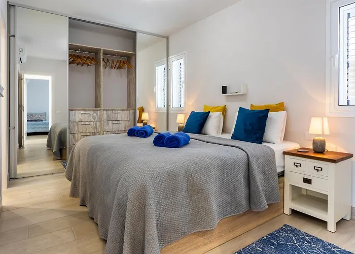 Ocean Panorama - 3 Ac Bedrooms, Private Garage, Pool, 2 Bathrooms, Tv Channels *